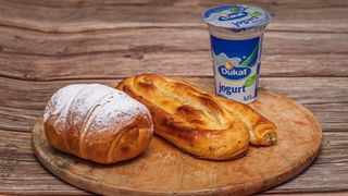 Pita sir, buh.džem i jogurt