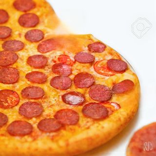 PORCIÓN  DE PIZZA MAS PATATAS con salsas  Y BEBIDA 33CL