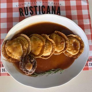 RAVIOLONES DE RABO DE TORO EN SU SALSA
