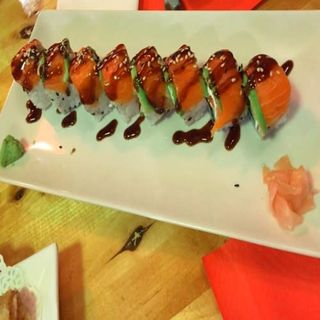 Uramaki Salmón Con Aguacate (8 Pzs.)