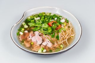 Phở thăn bò z polędwicą wołową 1l