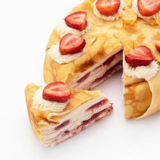 Млинцевий торт з полуницею