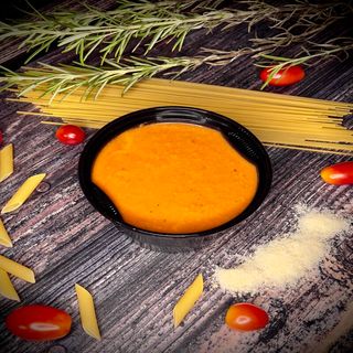 Krem pomidorowy z makaronem