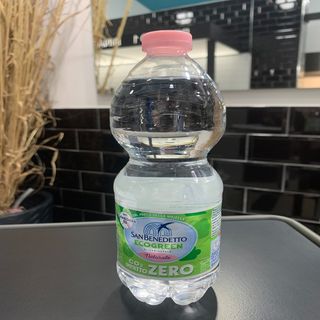 Acqua naturale