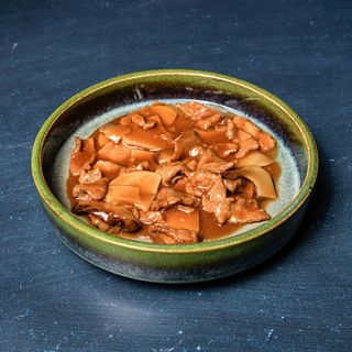 Vitello bambù e funghi