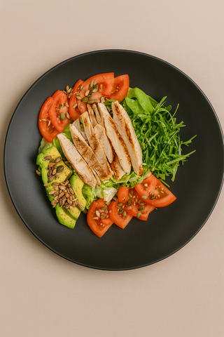 Salata cu pui si avocado 400g