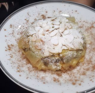 Pastela De Pollo Y Almendras