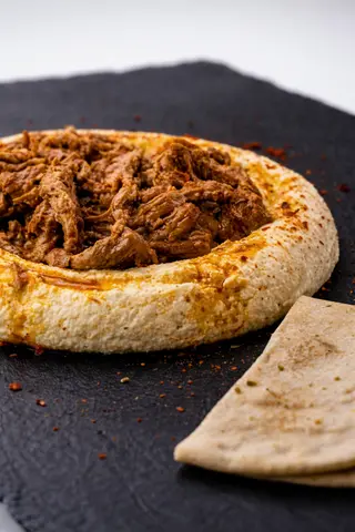 Humus cu carne