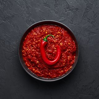 Spiced kachumbari with chilli sauce