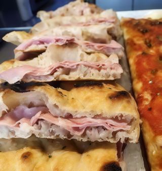 Focaccia con la mortadella