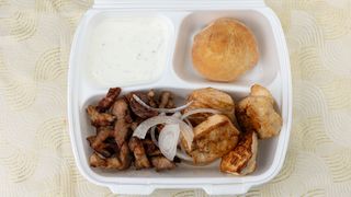 გიროსი და ქათმის სუვლაკი