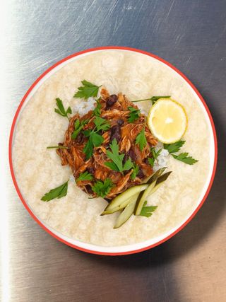 Cjepkana piletina i čili od crnog pasulja