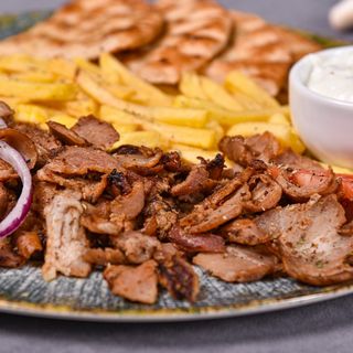 Gyros de porc la farfurie