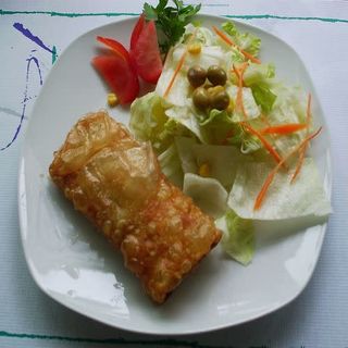 5. Rollo Y Ensalada China