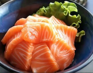 887. Chirashi salmone