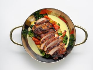 Пряне курча з хрусткою скоринкою та овочами