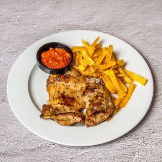 Пилешка пържола с пържени картофи