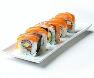 93. Sushi di salmone