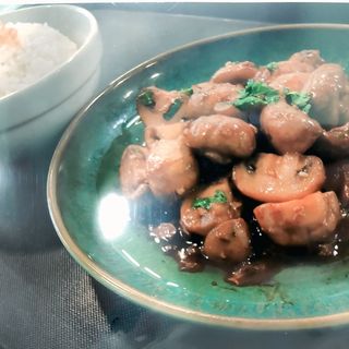 酱香口蘑(含米饭) Cogumelos assados na fonte da casa (com arroz)