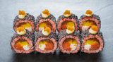 Геловінський рол з лососем та кампіо