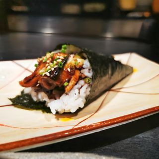 87. Temaki Anguila Con Aguacate (1 Pza.)