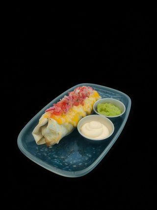 Burrito de tinga de pollo