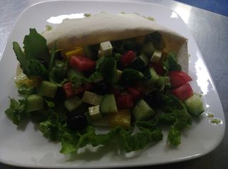 Классический греческий салат с авторскими добавками