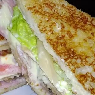 Sándwich pollo y espárragos 