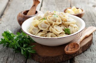 Пельмени на пару со сметаной 