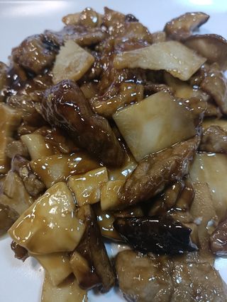 Ternera Con  Bambú Y Setas Chinas