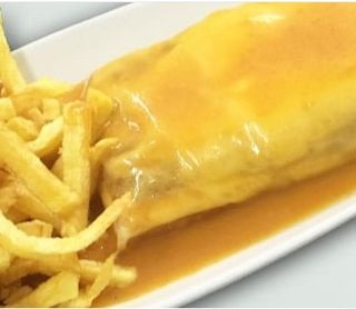 Cachorro com molho de francesinha 