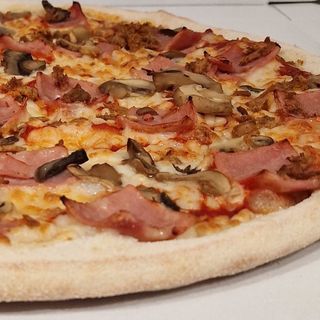 Pizza 4 Estaciones (Mediana)