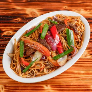 Tallarin saltado con mariscos