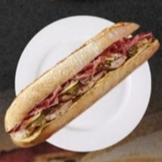 130. Bocadillo serranito de pollo