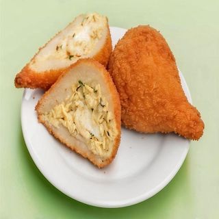Coxinha de frango com catupiry / Croqueta de pollo con queso;