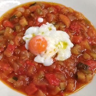Pisto Manchego con huevo frito 