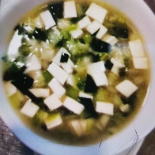 98. Zuppa di tofu con verdure青菜豆腐汤