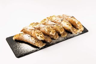 Каноли с пухкав крем (80г)