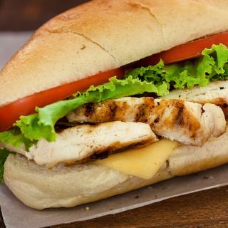Bocadillo De Pollo Completo