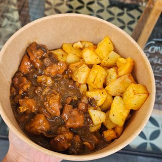 Pollo Mozárabe con Patatas Finas Hierbas