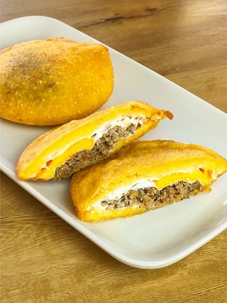 Arepa Rellena De Huevo Y Carne (1 Ud.)