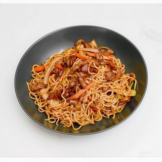 Fideos yakisoba con ternera