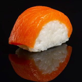 Суши със сьомга