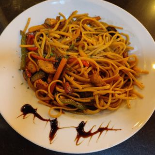 Tagliatelli Orientales con Pollo Crispy