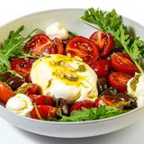 Салата с чери домати и Бурата 350 г