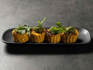 Кукурудза на грилі з соусом чімічурі (300г)