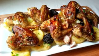 Tapa De Alitas De Pollo Con Patatas