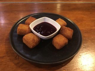 Tapa De Fritura De Quesos Empanados