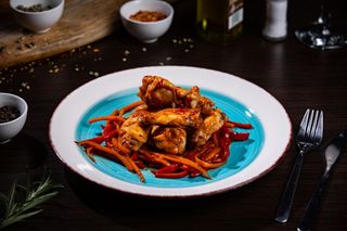 Aripioare picante cu legume