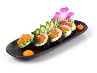 Z ostrym tatarem z tuńczyka